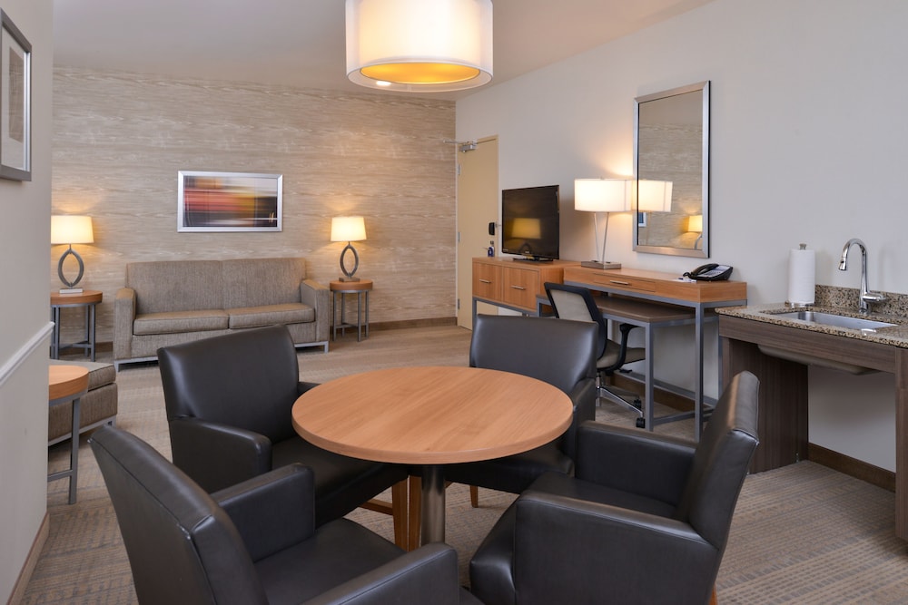 Holiday Inn Express Suites Pocatello 67/97