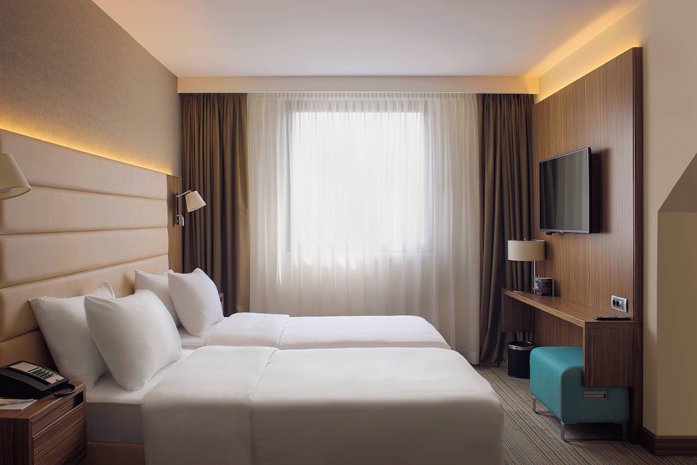 Studio, Twin Beds