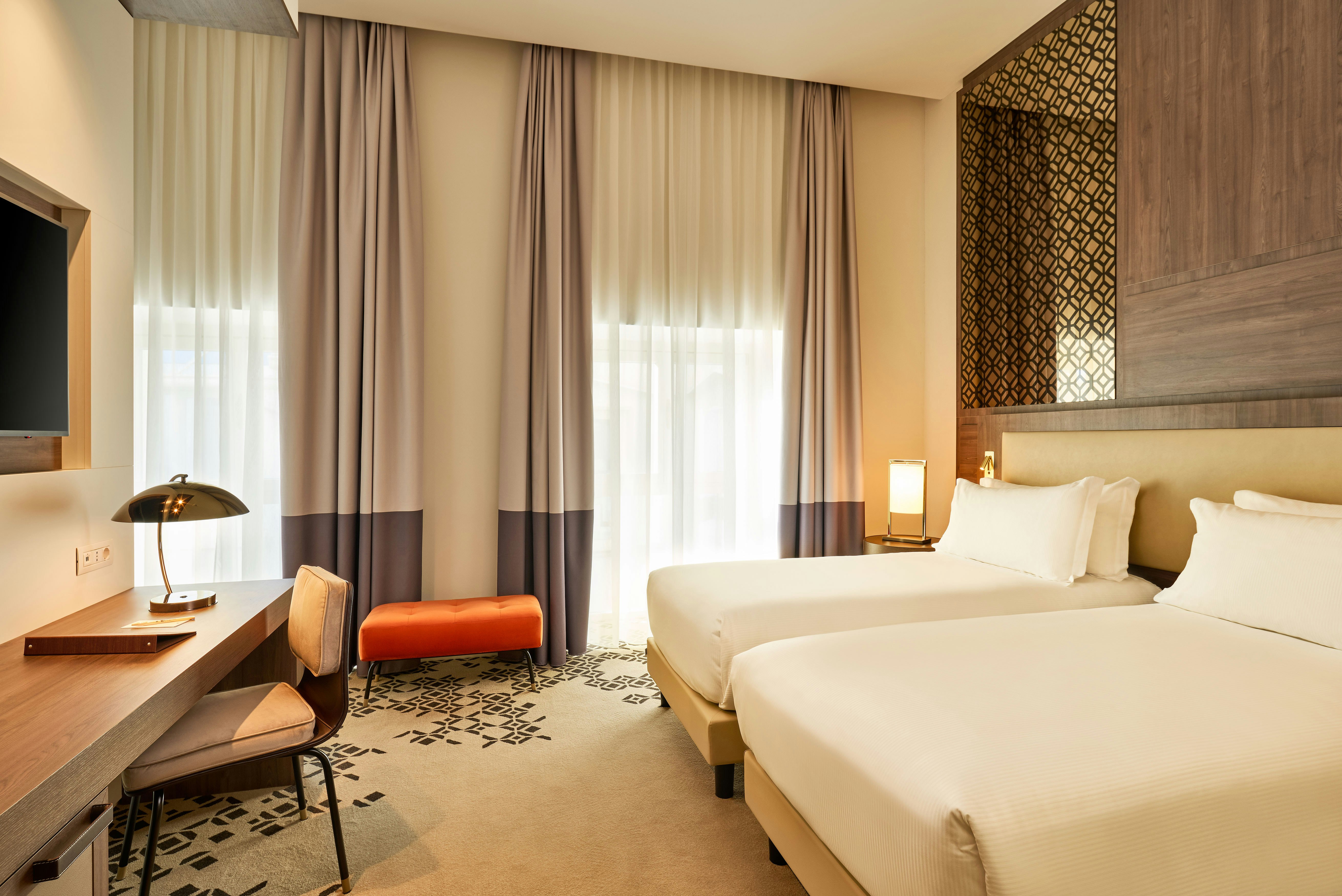 DELUXE, TWIN BEDS