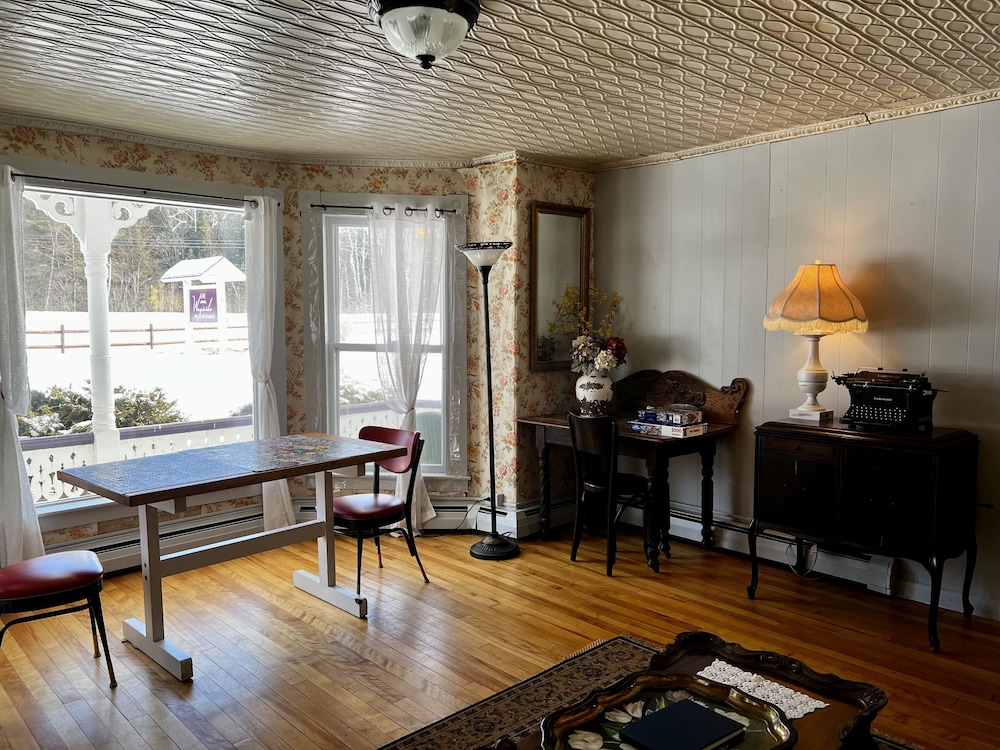 The Wayside Inn Betlehem 28/50