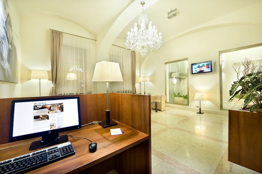 Hotel Maestro by Adrez 3/47