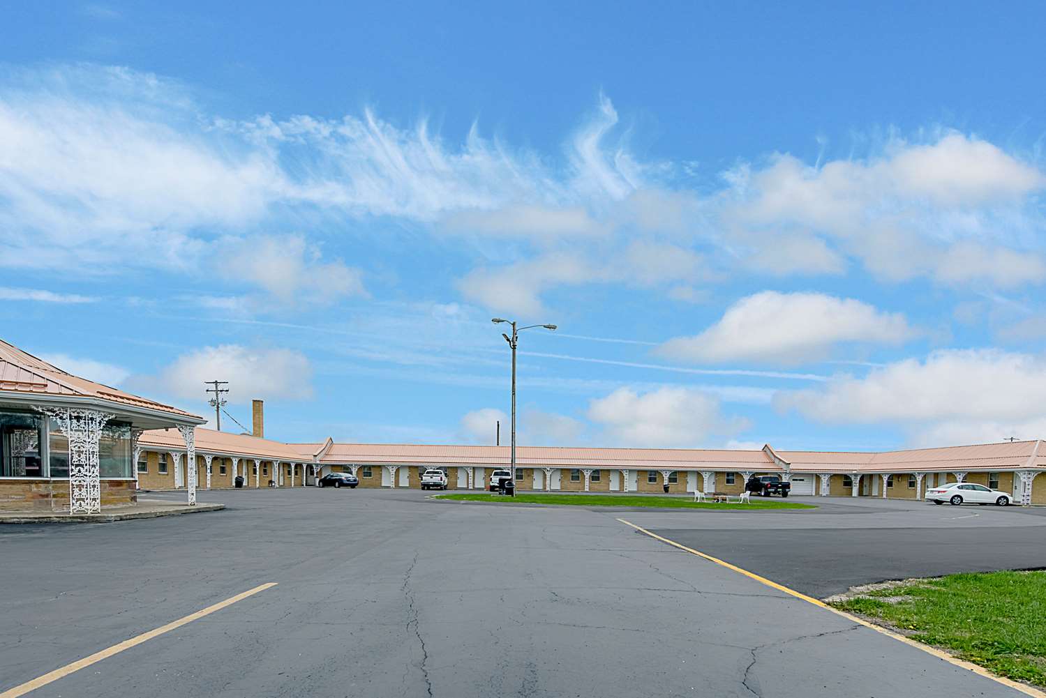 Highway Inn 25/33