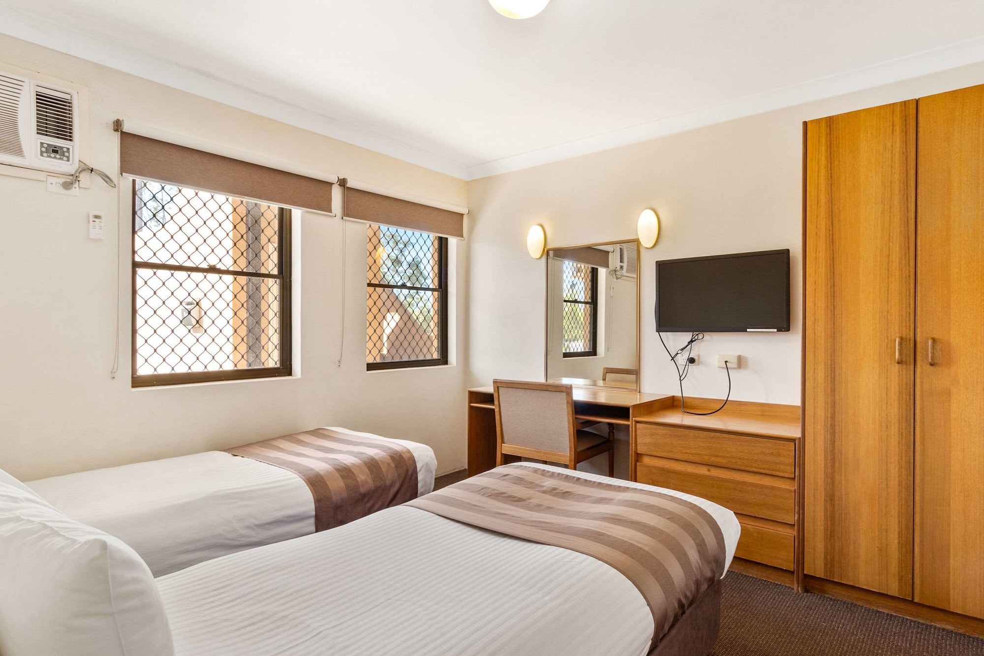 غرفة عائلية بسرير كينج وسريرين منفصلين بغرفتي نوم، Quality Inn Dubbo International 3/6
