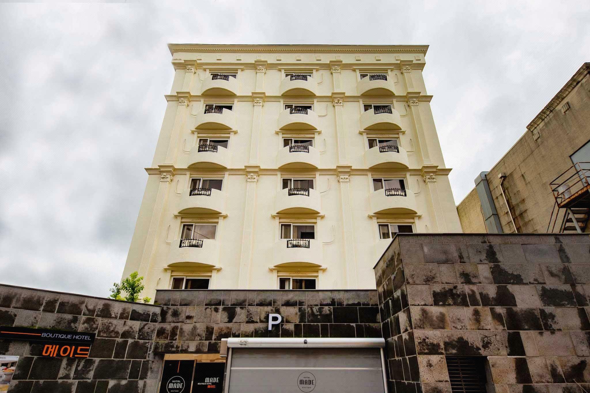 Made Hotel 2/50