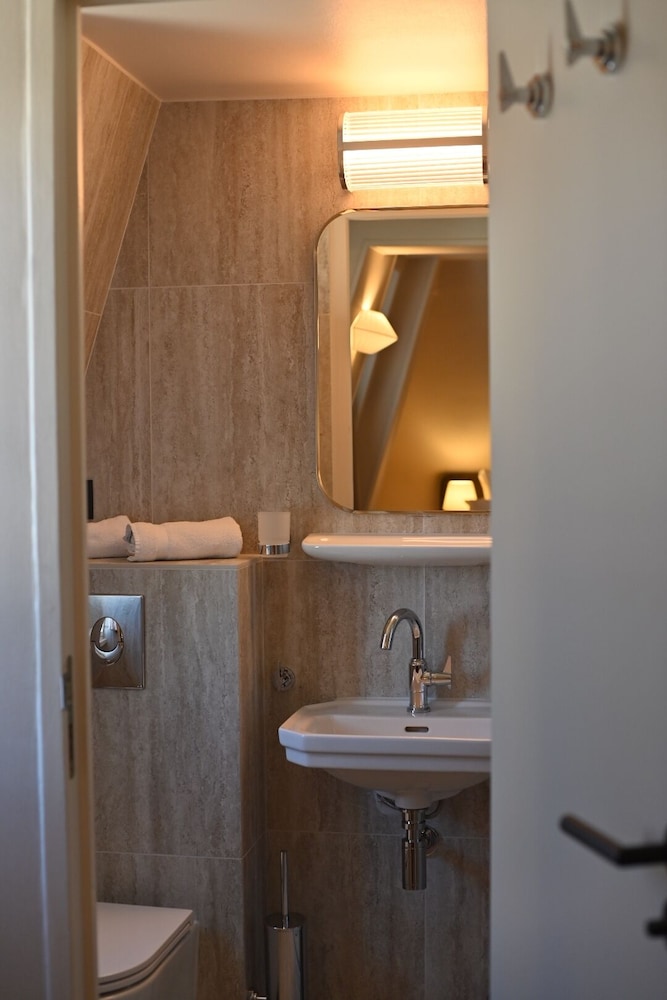 Standard, Double Bed, Hotel Beaurepaire 3/3