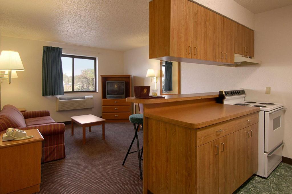 Suite, King Bed, Kitchenette
