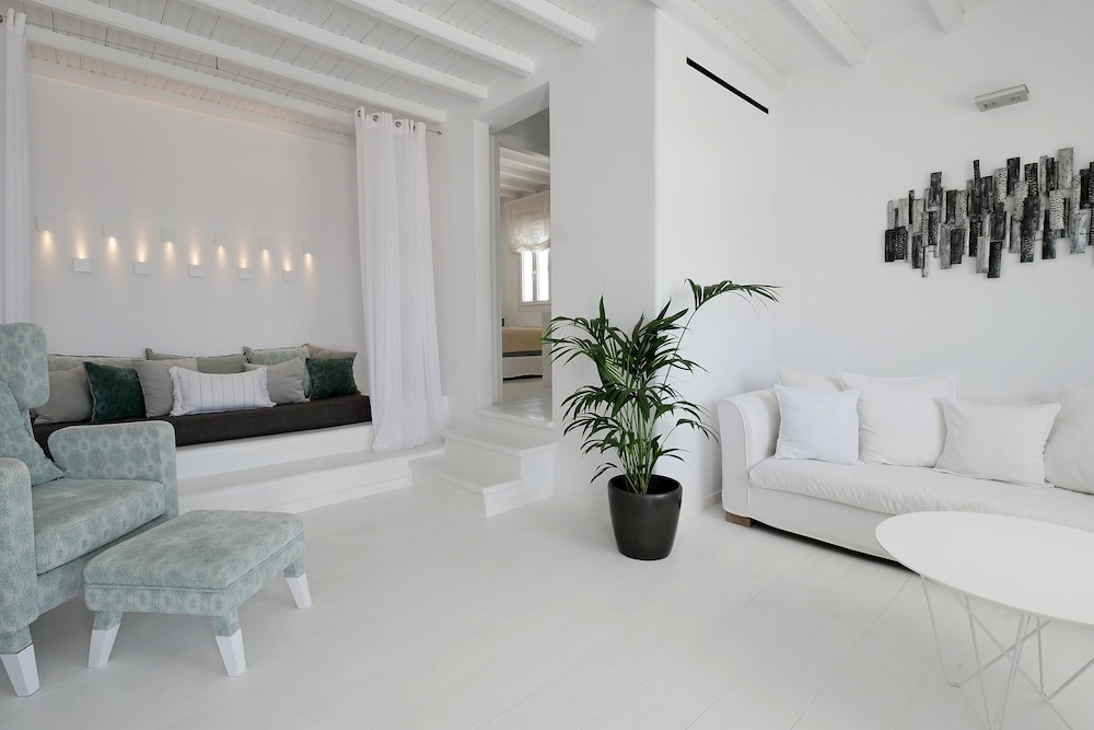 Ostraco Suites 58/75