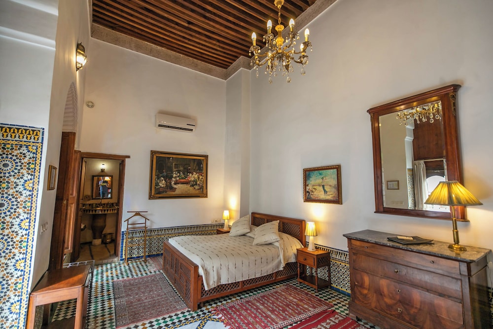 SUPERIOR, QUEEN BED, COURTYARD VIEW