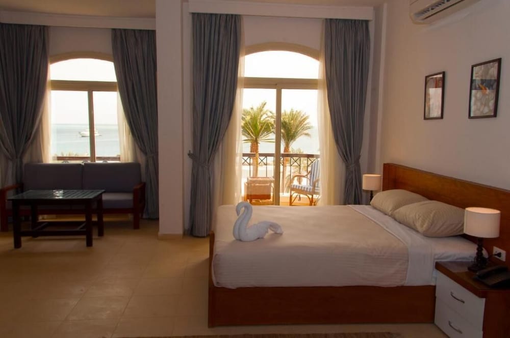 Elaria Hotel 16/68