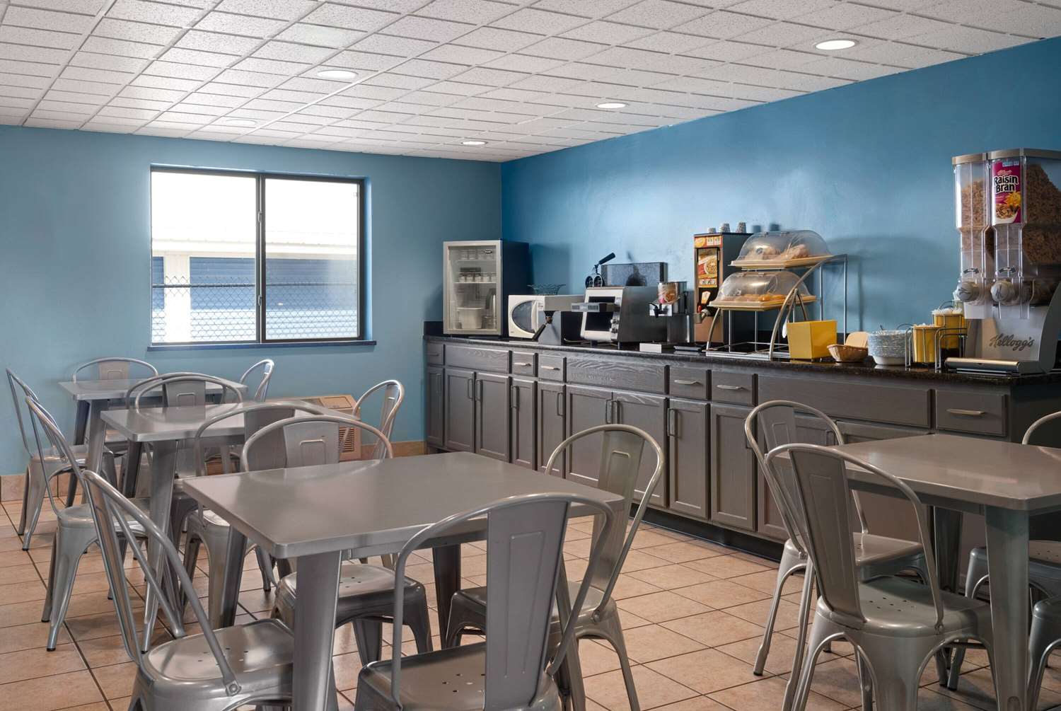 Days Inn by Wyndham Neenah 7/11