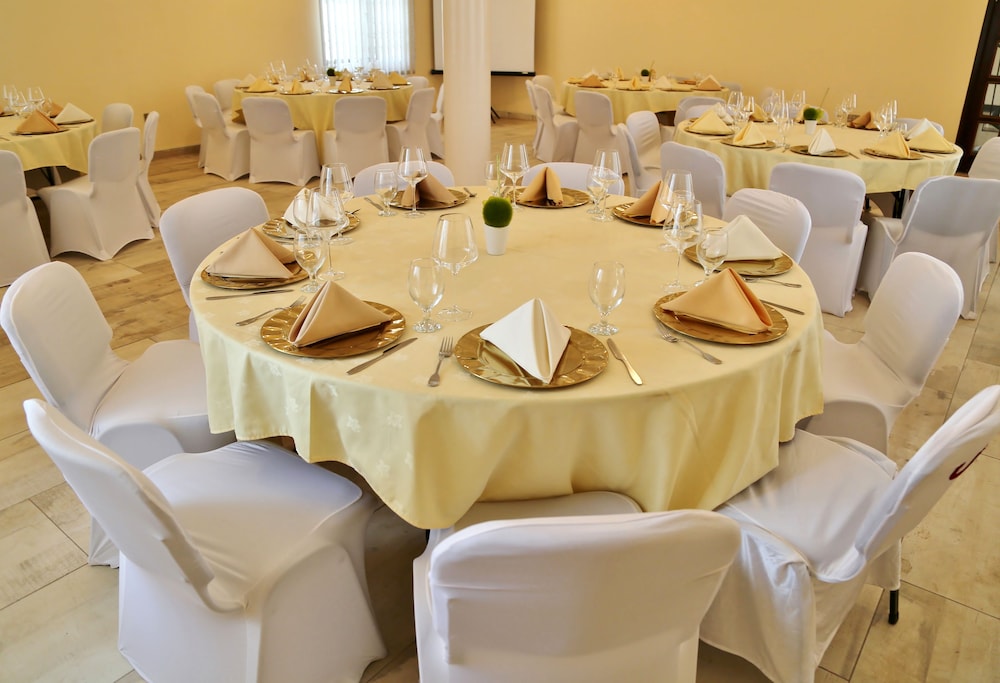 Eden Vale Hotel 35/50