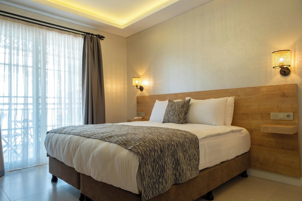 ROOM, DOUBLE BED