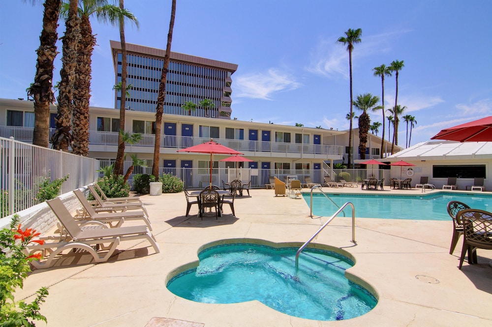 Motel6 Scottsdale, AZ - Old town Scottsdale/Fashion Square 36/40