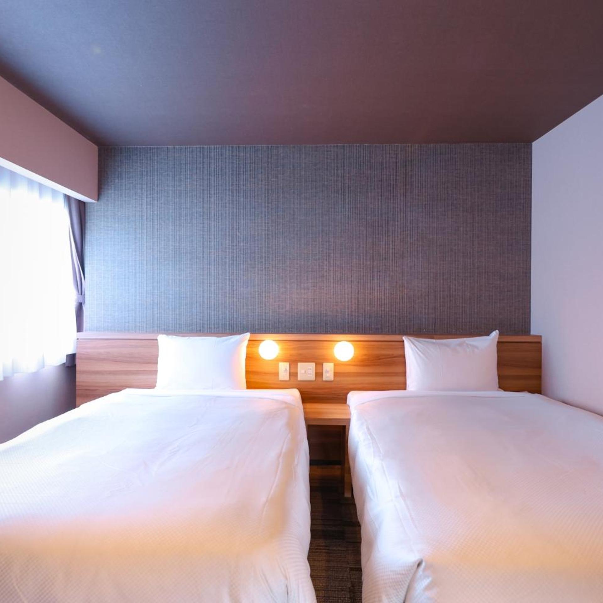 Standard, Twin Beds, Mountain Side, Shared Bathroom