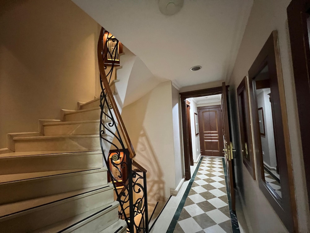 Glk Premier Regency Suites And Spa 33/74