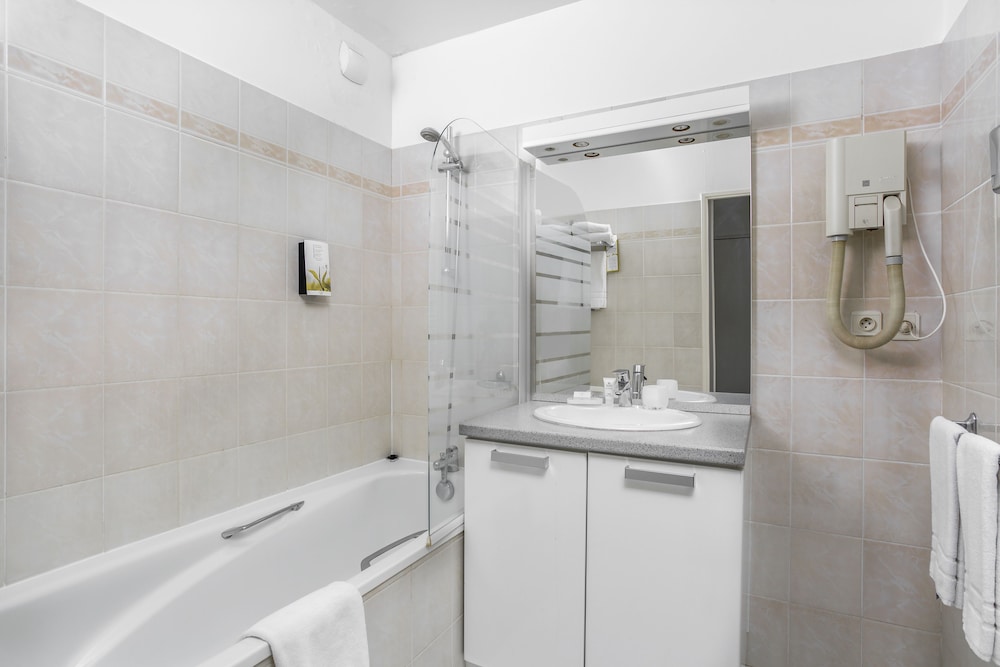 Royal Regency Paris Vincennes 47/50