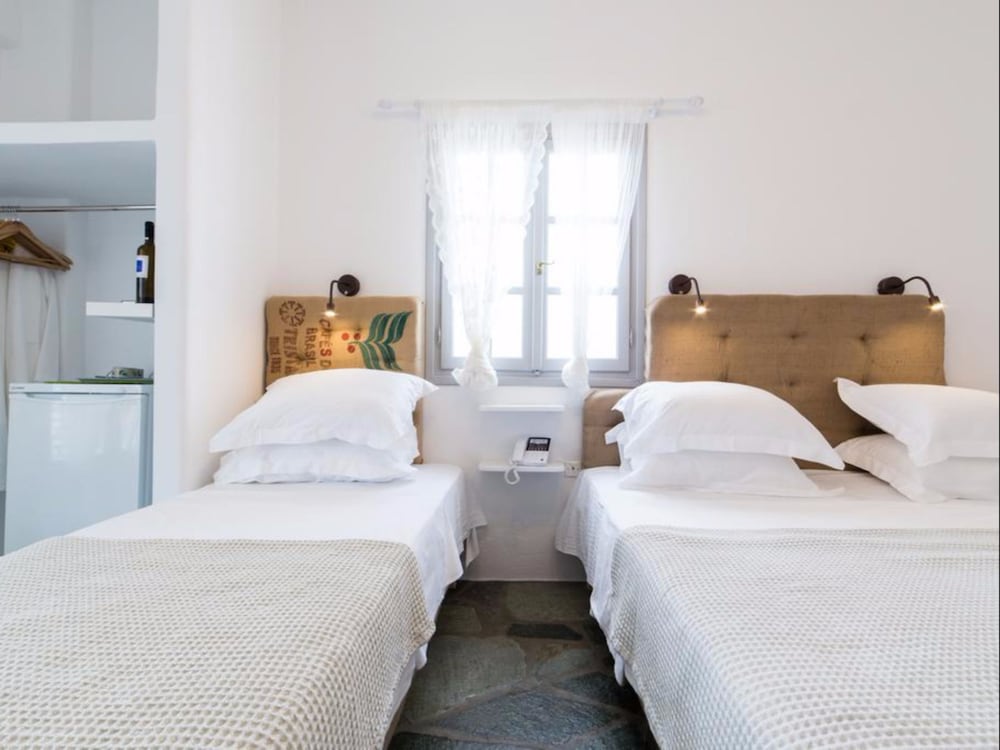 Evi Rooms 7/89