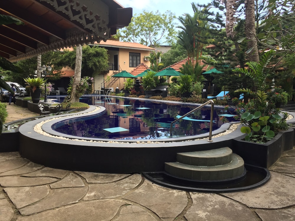 Flower Garden Hotel 34/47