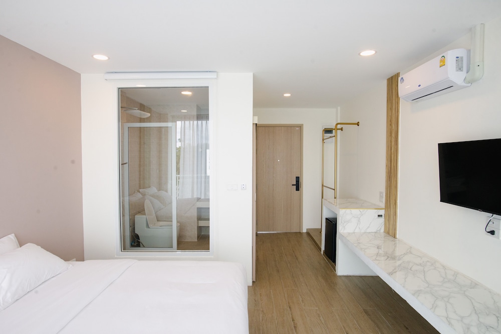 Hotel Agnes 6/25
