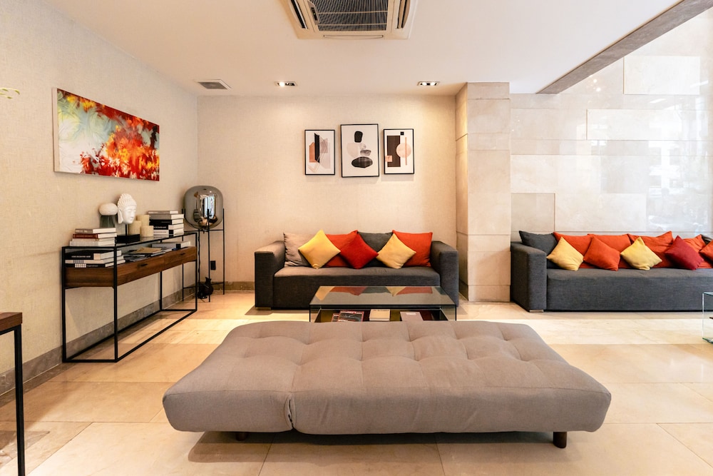 The Luxe Hotel 31/50