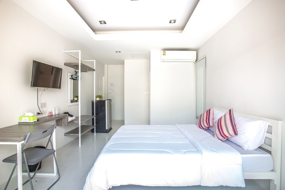 ROOM, DOUBLE BED
