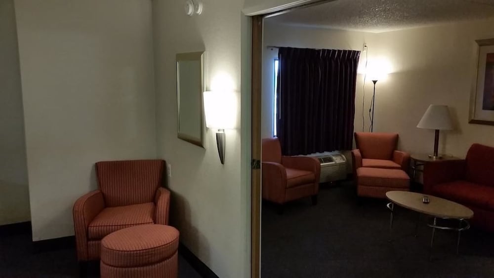 Days Inn by Wyndham Buena Park 27/34