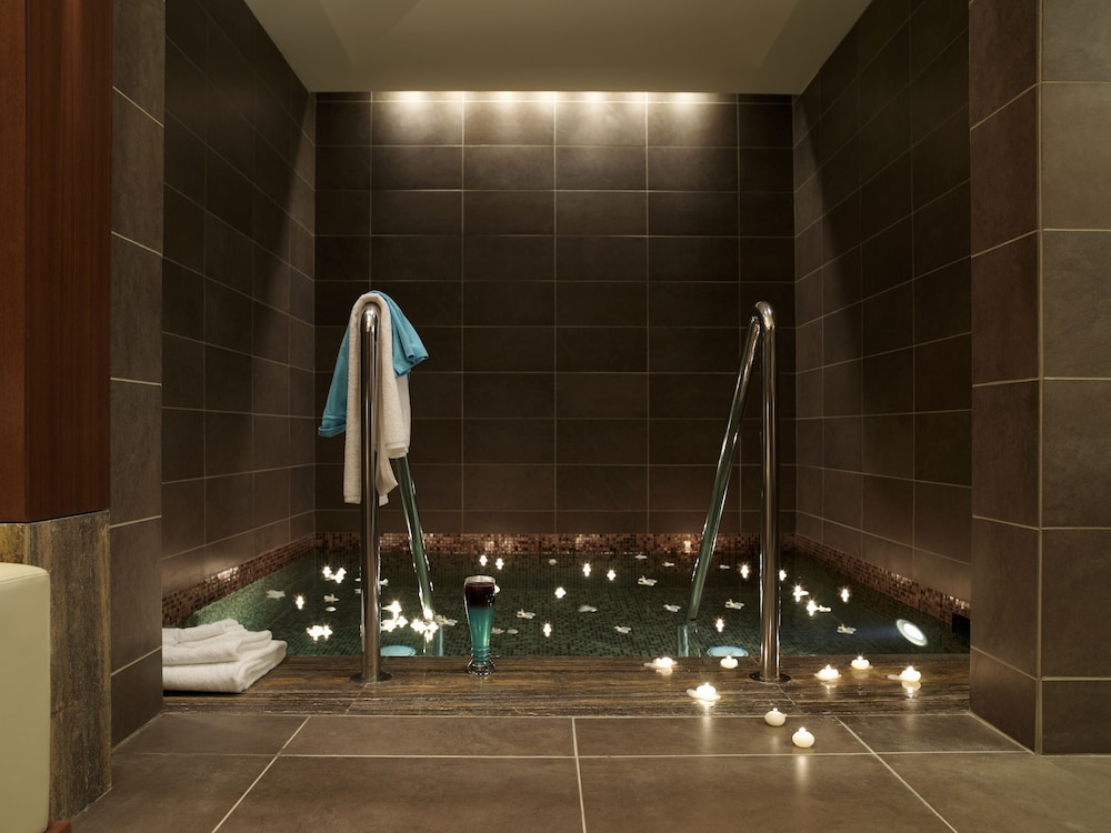 swimming pool spa