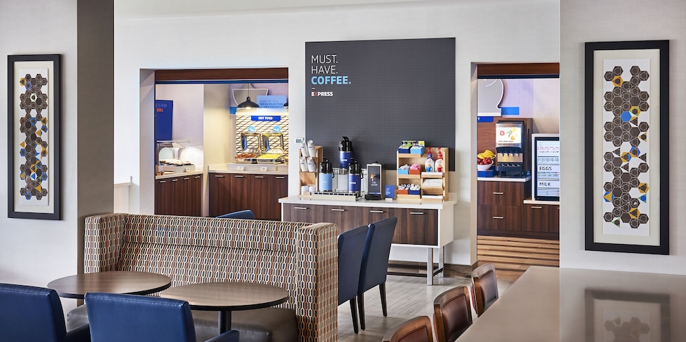 Holiday Inn Express And Suites Brantford 46/66