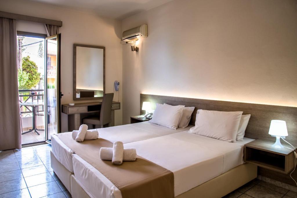 Room, Double or Twin Bed