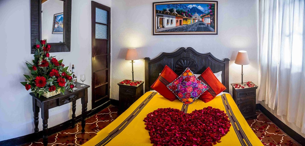 LAS CAMELIAS INN 32/50