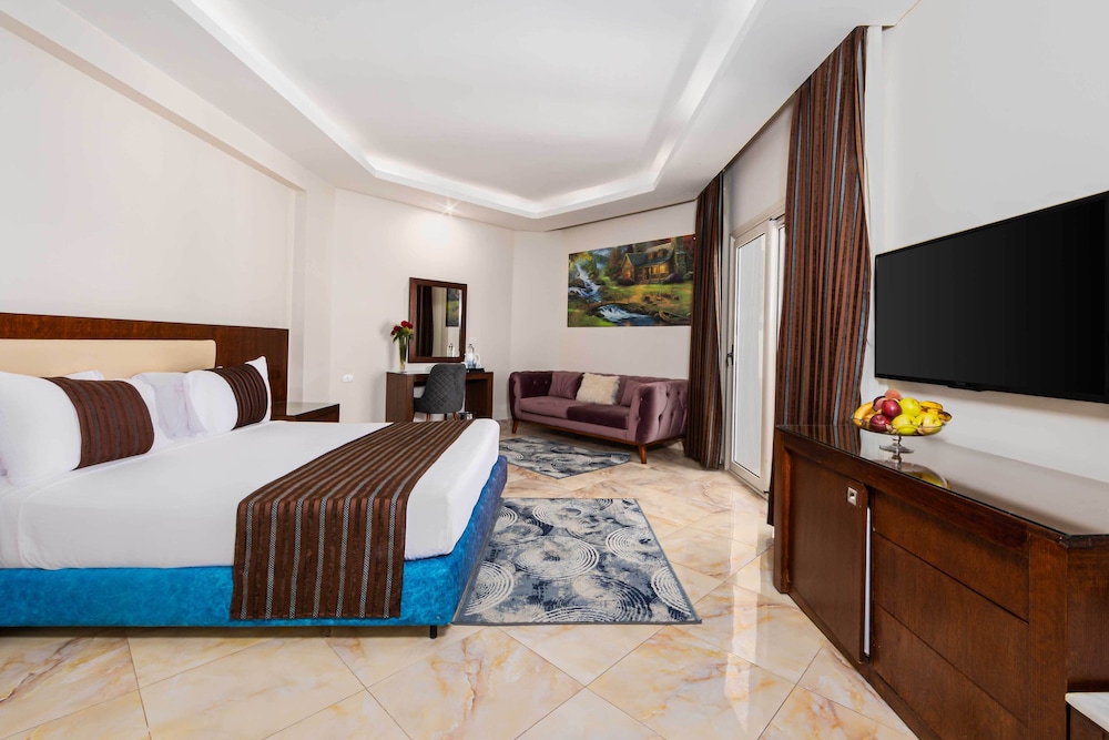 Superior, Suite, Double and Twin Beds, Garden View