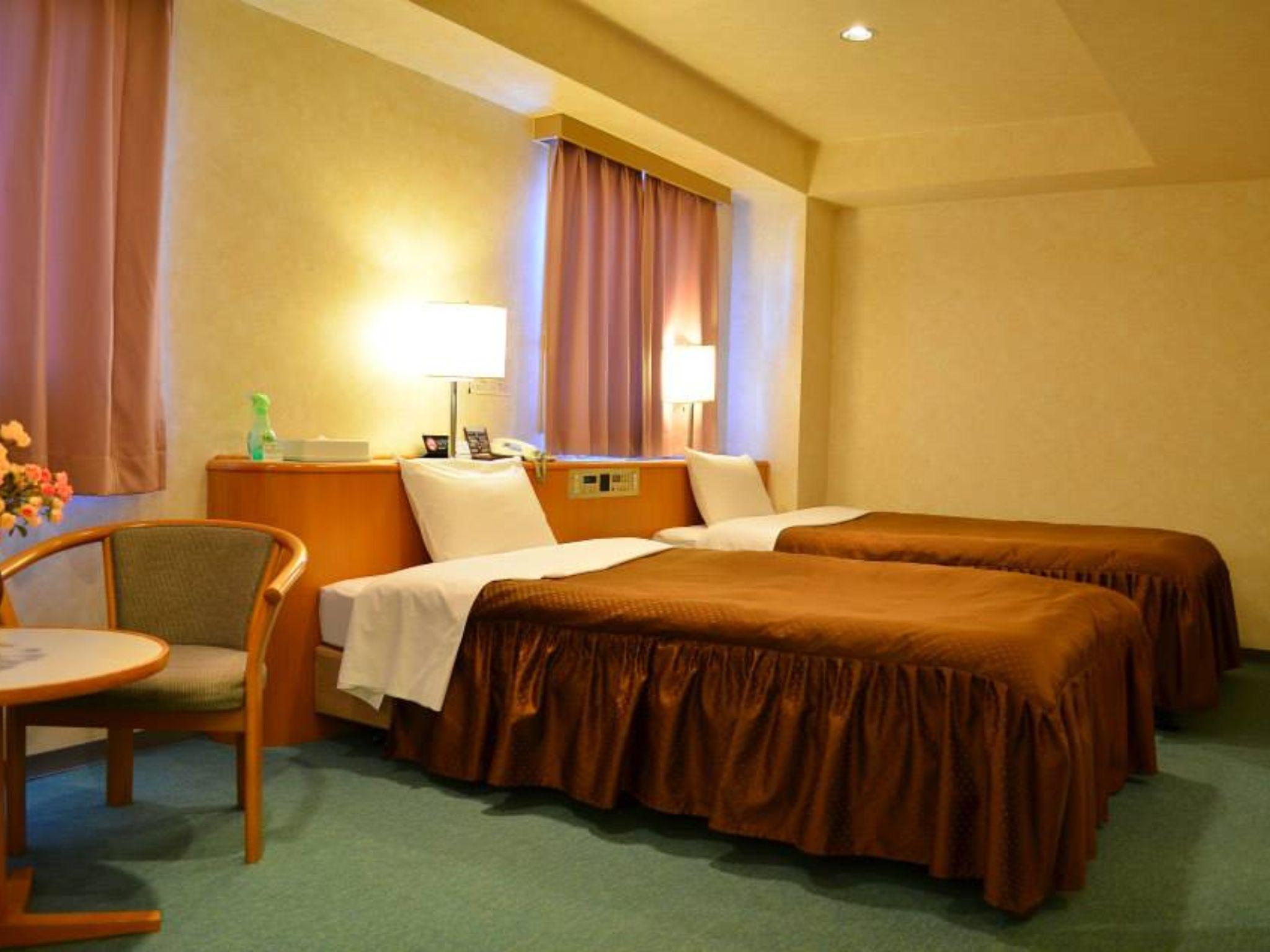 ROOM, TWIN BEDS
