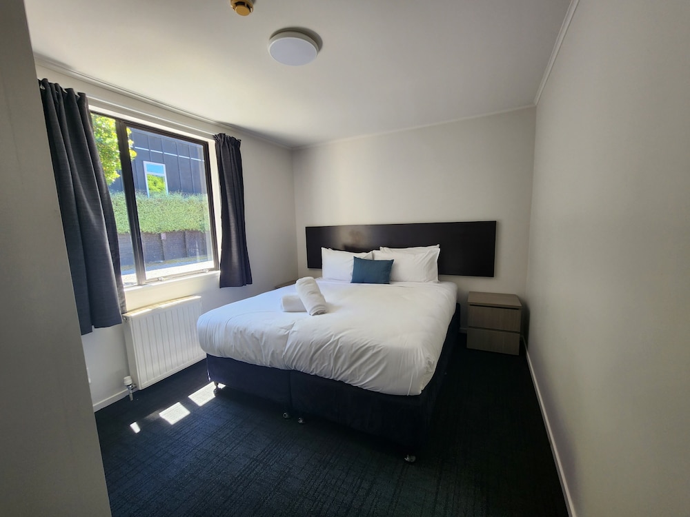 BUDGET, DOUBLE BED, SHARED BATHROOM