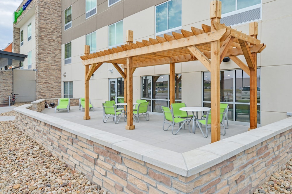Holiday Inn Express Suites Chadron 3/76