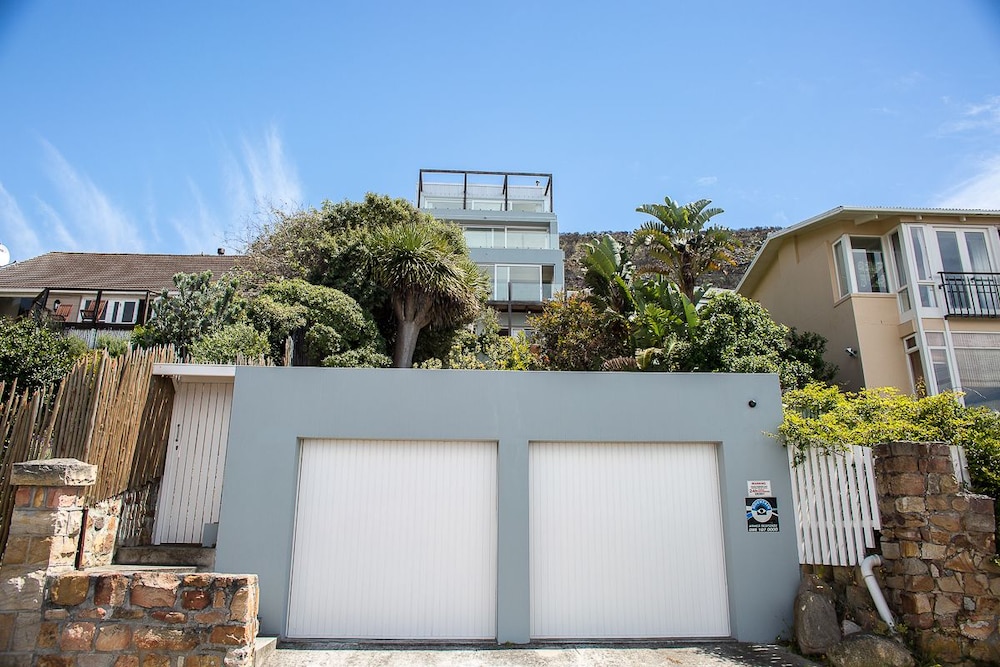 Kalk Bay Apartments 2/9