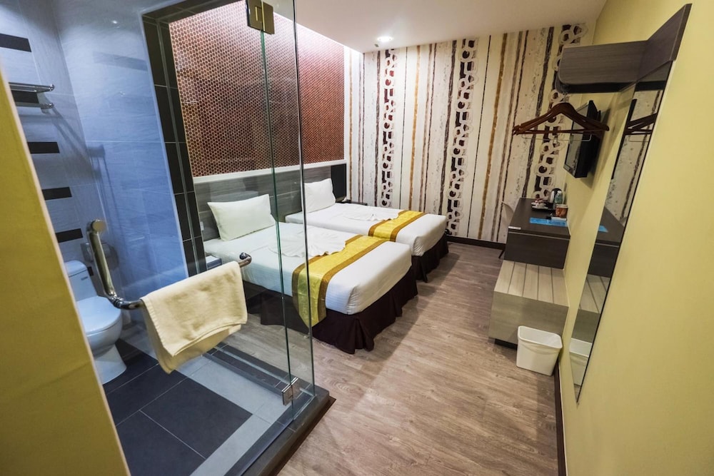 Indra Hotel 40/58