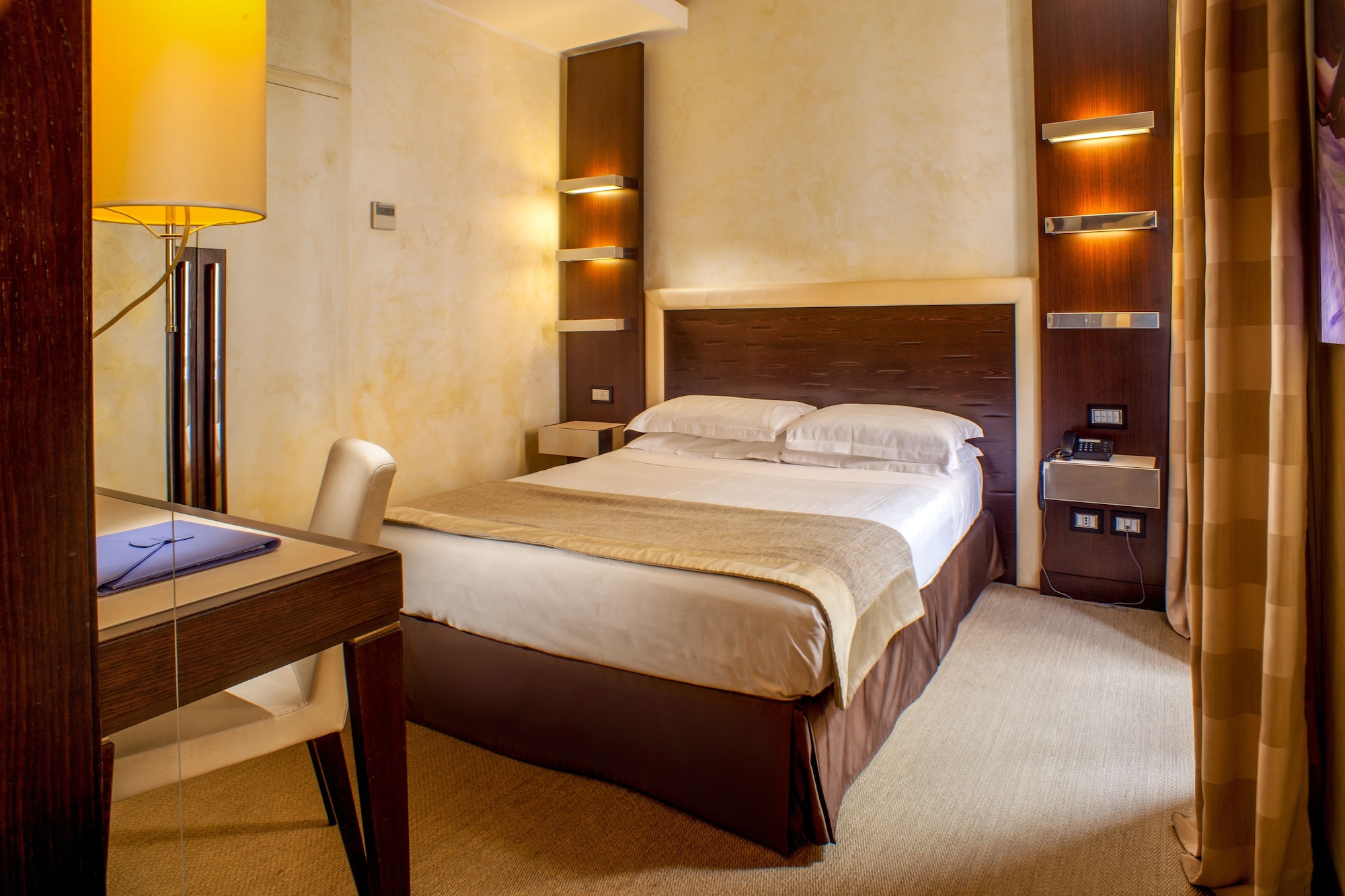ROOM, SINGLE, DOUBLE BED
