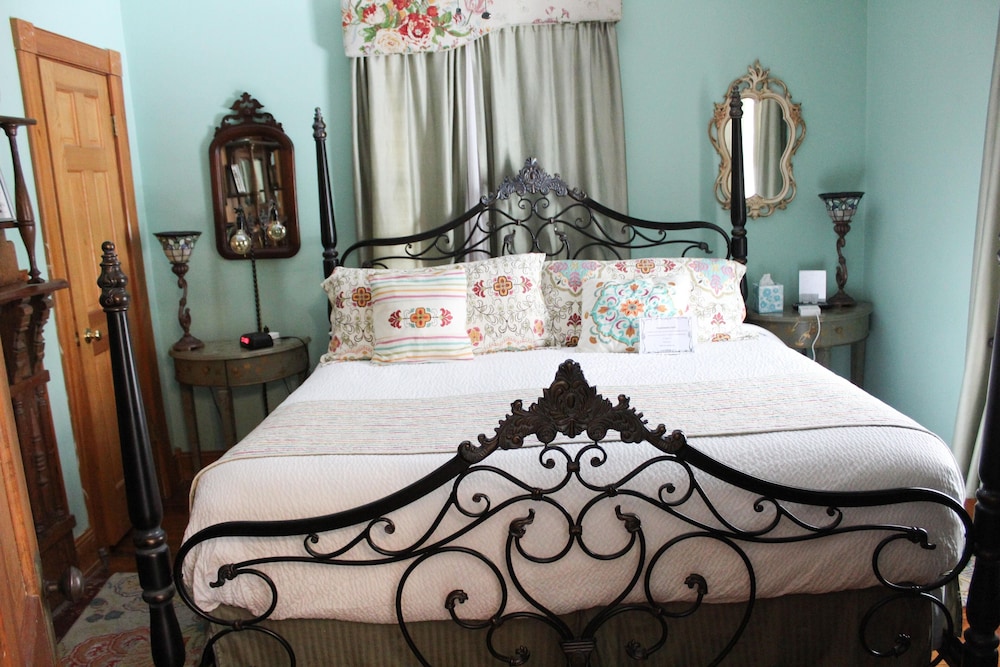 Lilly's, Cottage, King Bed, Sofa, Pet Friendly