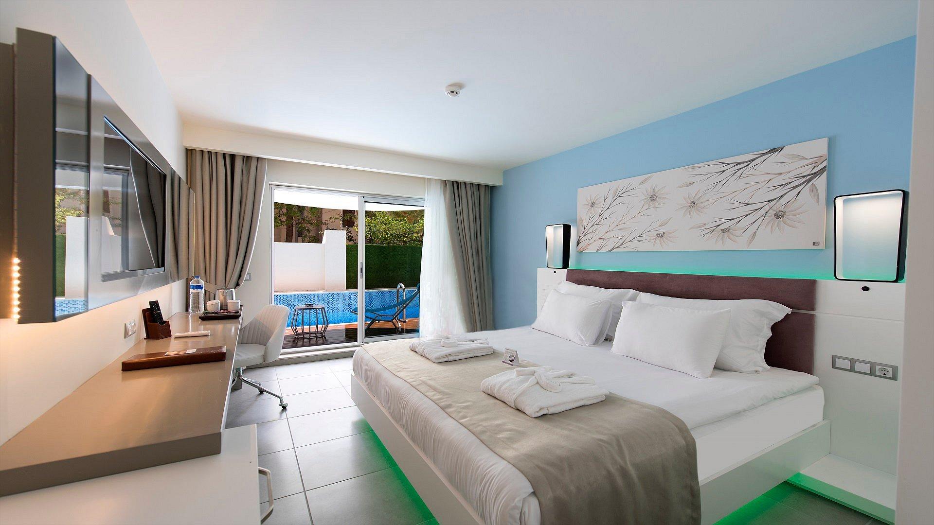 Swim Up, Double Bed