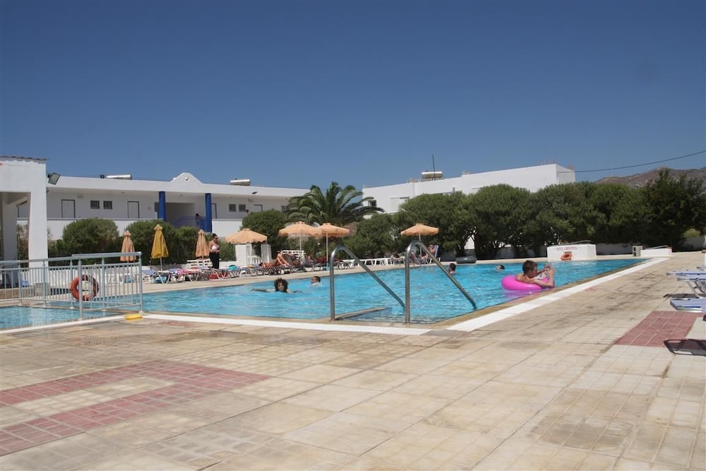 NIKOS 2 STUDIOS AND APARTMENTS 20/25