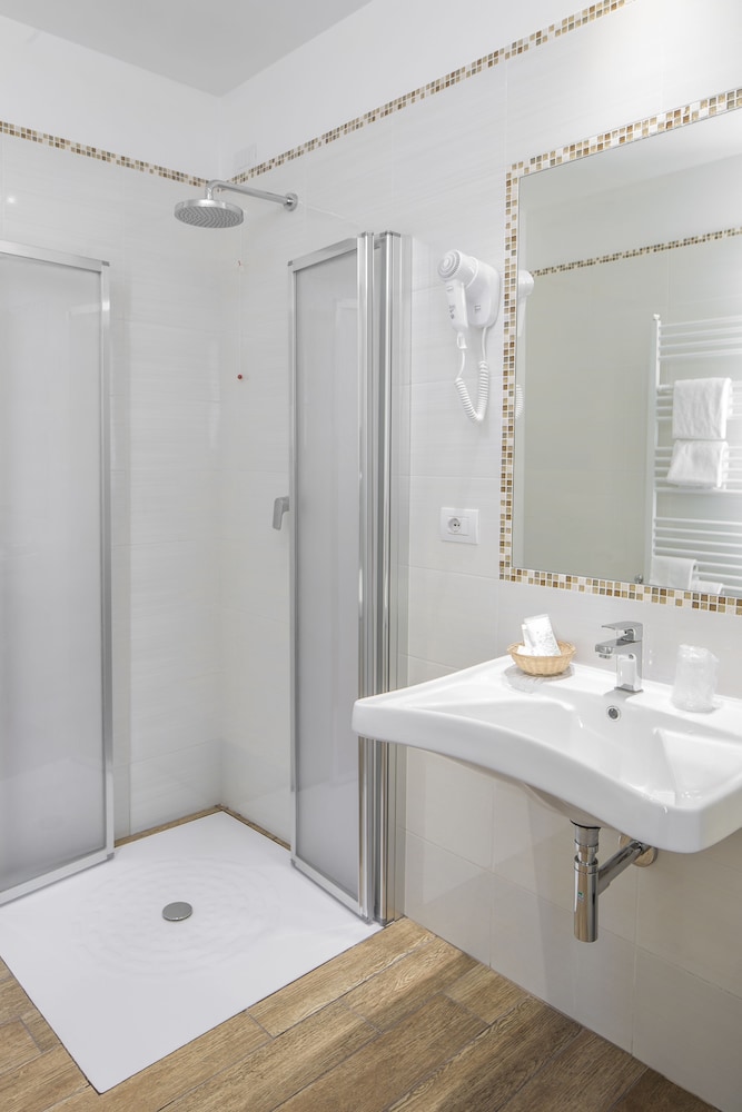 غرفة ثلاثية بسرير كوين وسرير فردي، Hotel Cantoria 4/5