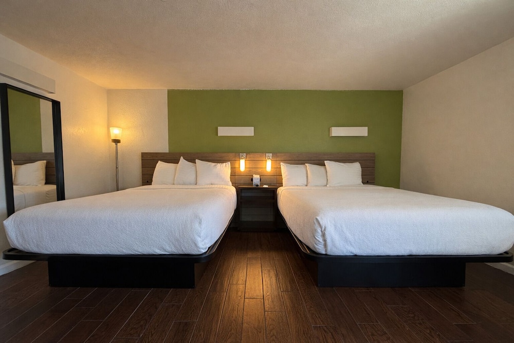 Motel 6 Monterey Downtown 26/66