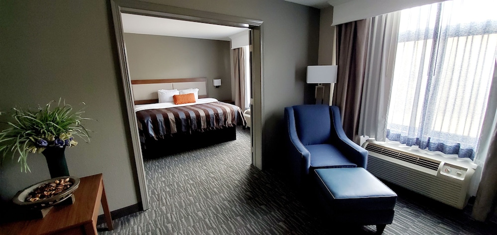 Spark by Hilton Tupelo 12/35