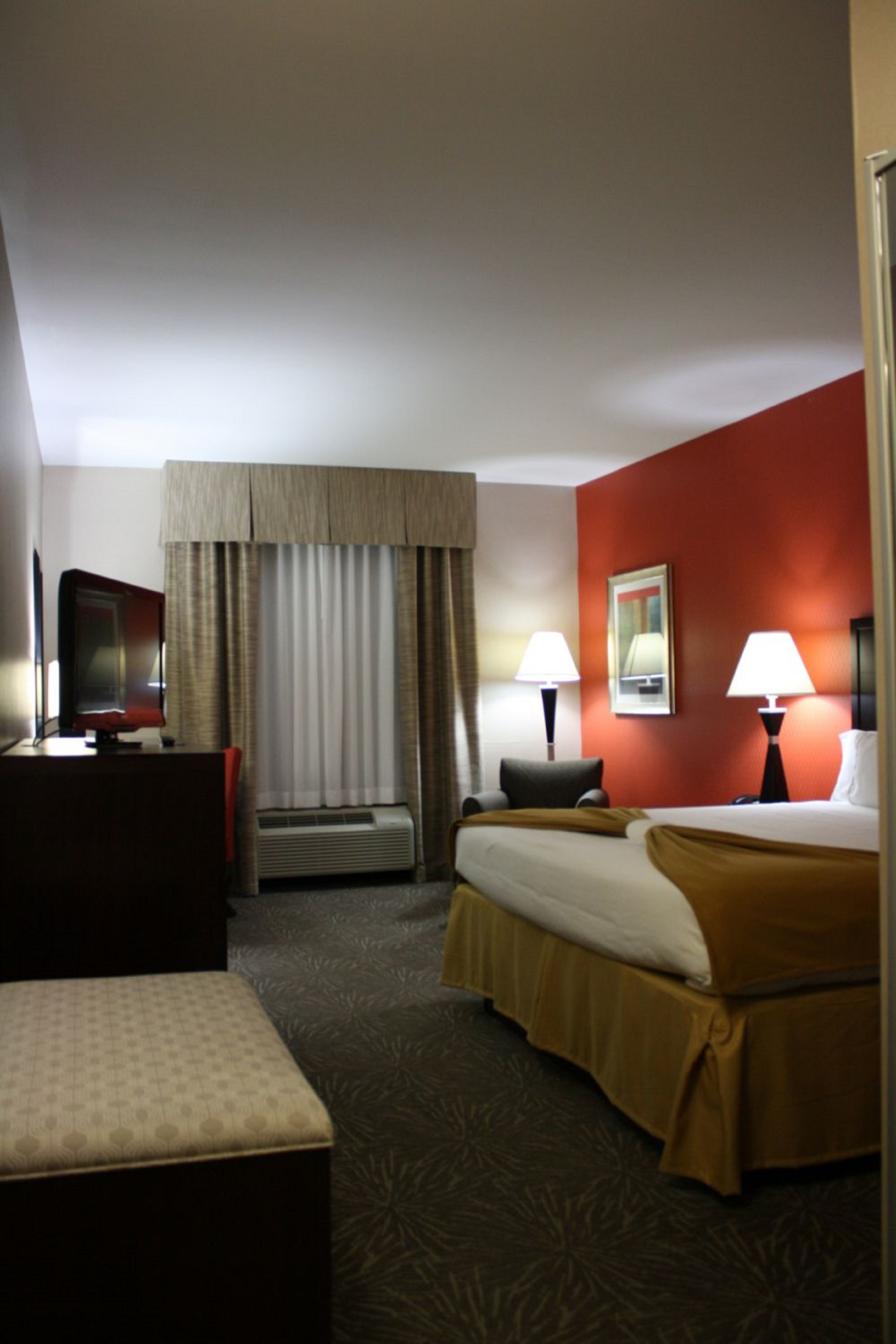 HOLIDAY INN EXPRESS TOLEDO NORTH 34/51