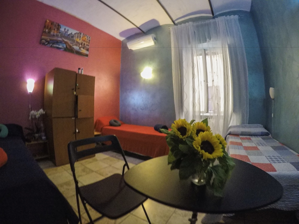 Roman Holidays Hostel 36/50