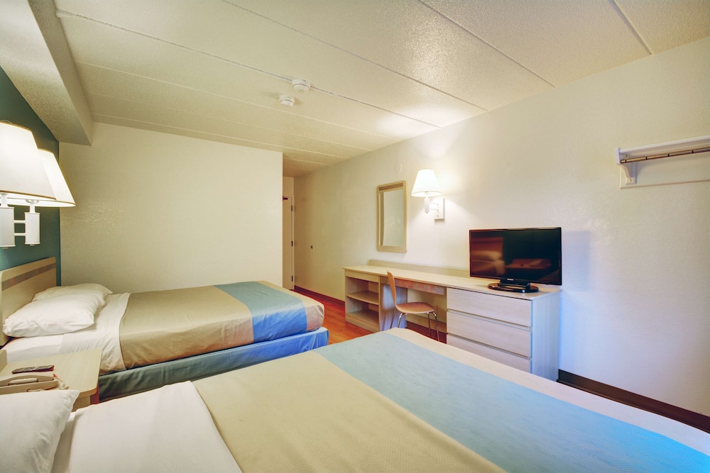 DELUXE, KING BED