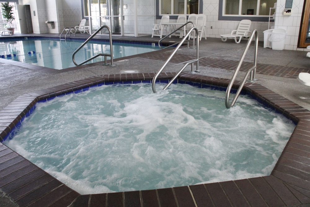 Baymont By Wyndham Des Moines Airport 24/56