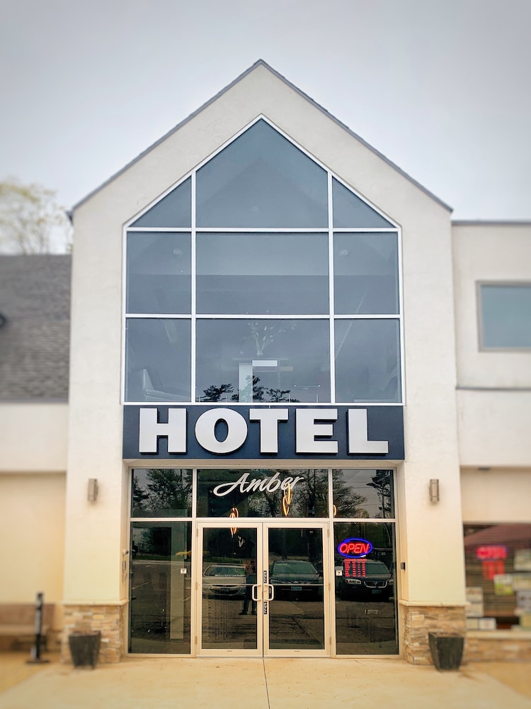 Amber Hotel 1/49