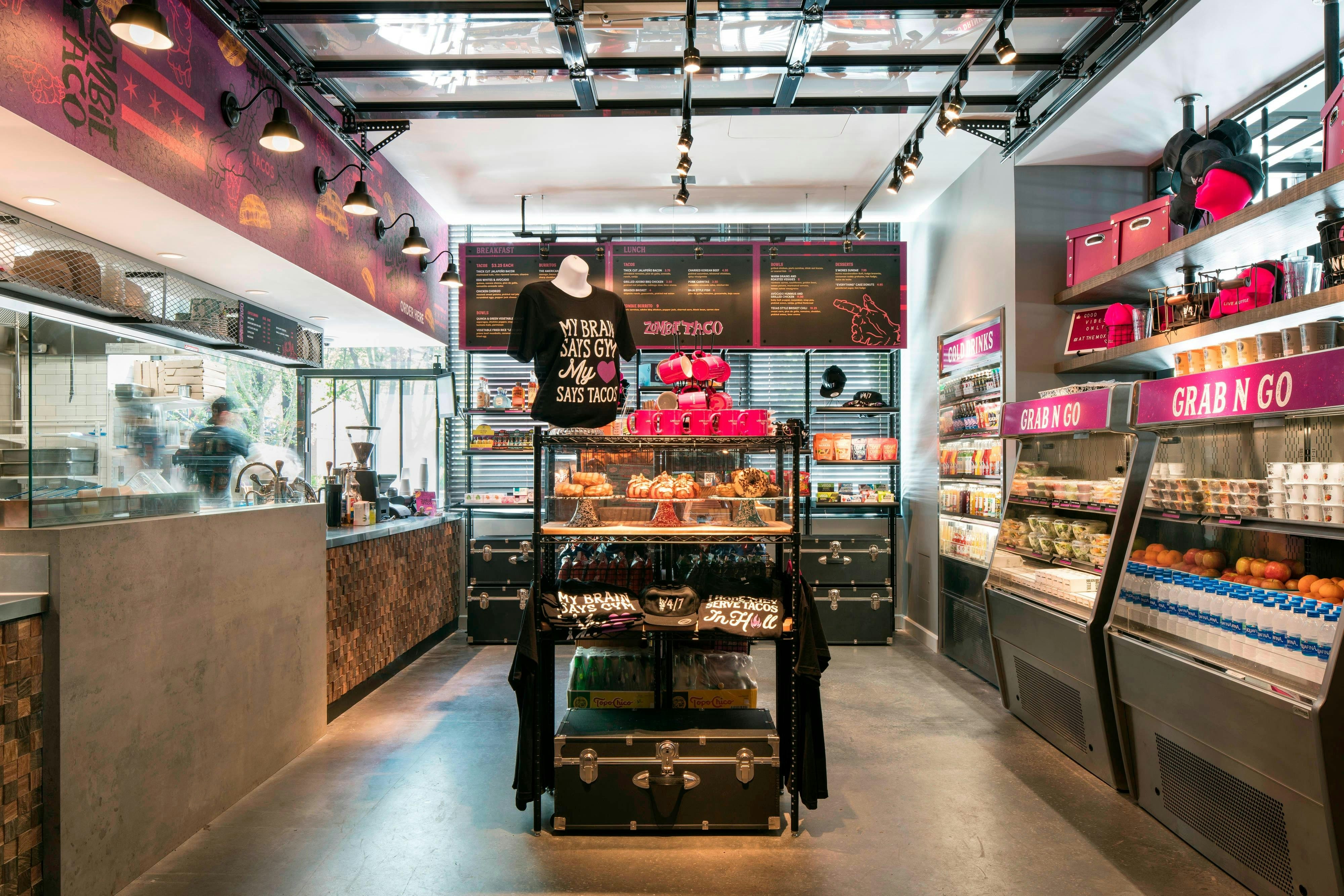 MOXY CHICAGO DOWNTOWN 18/30