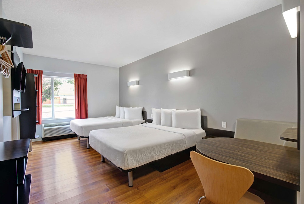 Motel6 Airdrie Ab 40/68